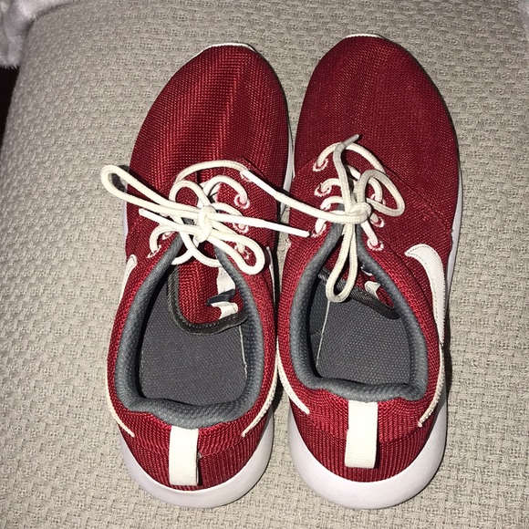 maroon and white roshes
